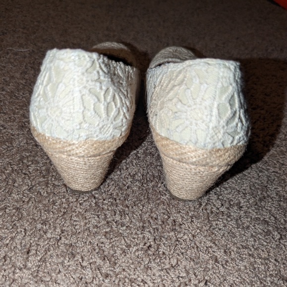 Cream Wedges Size 7 - Picture 3 of 3